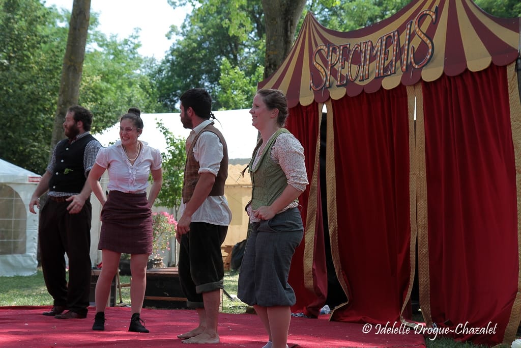 Quinzième festival "l'enfance de l'art" à Saint-Péray à la Cacharde organisé par la compagnie Zinzoline, spectacle les specimens