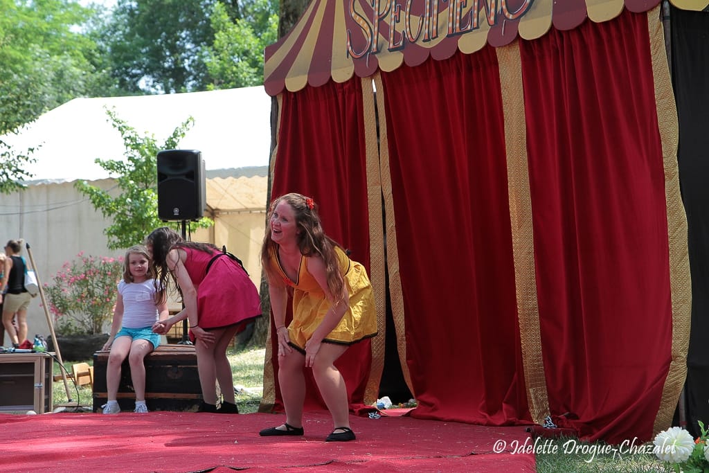 Quinzième festival "l'enfance de l'art" à Saint-Péray à la Cacharde organisé par la compagnie Zinzoline, spectacle les specimens
