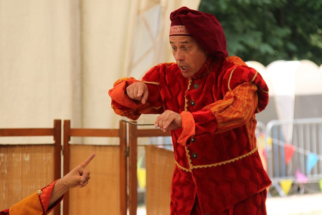 Quinzième festival "l'enfance de l'art" à Saint-Péray à la Cacharde organisé par la compagnie Zinzoline, le miracle de l'elixir crestois