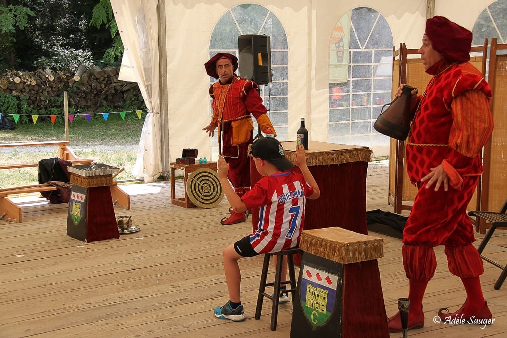 Quinzième festival "l'enfance de l'art" à Saint-Péray à la Cacharde organisé par la compagnie Zinzoline, le miracle de l'elixir crestois
