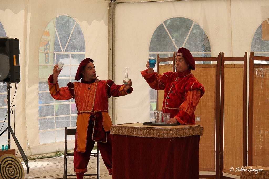 Quinzième festival "l'enfance de l'art" à Saint-Péray à la Cacharde organisé par la compagnie Zinzoline, le miracle de l'elixir crestois