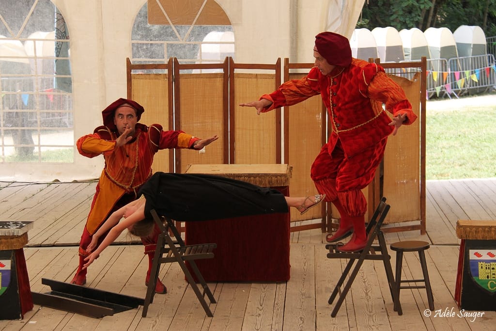 Quinzième festival "l'enfance de l'art" à Saint-Péray à la Cacharde organisé par la compagnie Zinzoline, le miracle de l'elixir crestois