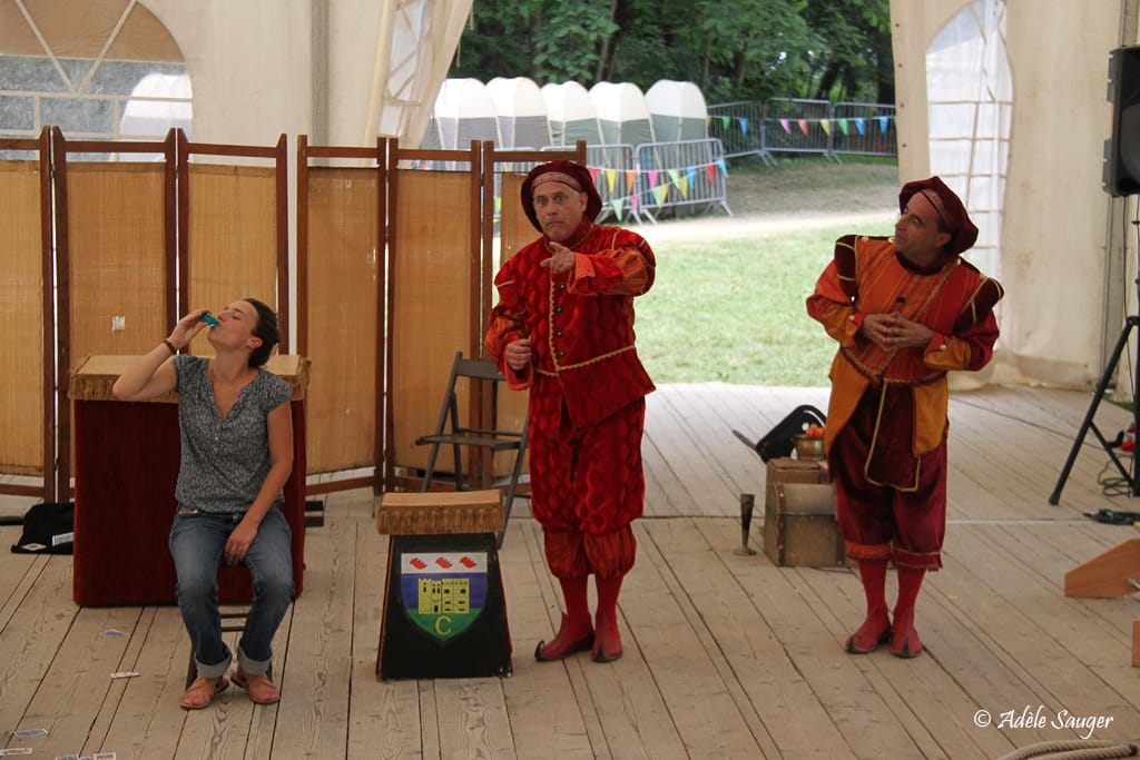 Quinzième festival "l'enfance de l'art" à Saint-Péray à la Cacharde organisé par la compagnie Zinzoline, le miracle de l'elixir crestois