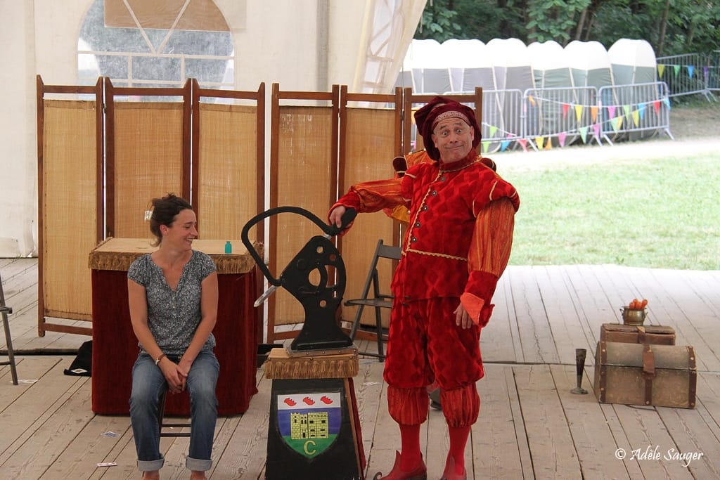 Quinzième festival "l'enfance de l'art" à Saint-Péray à la Cacharde organisé par la compagnie Zinzoline, le miracle de l'elixir crestois