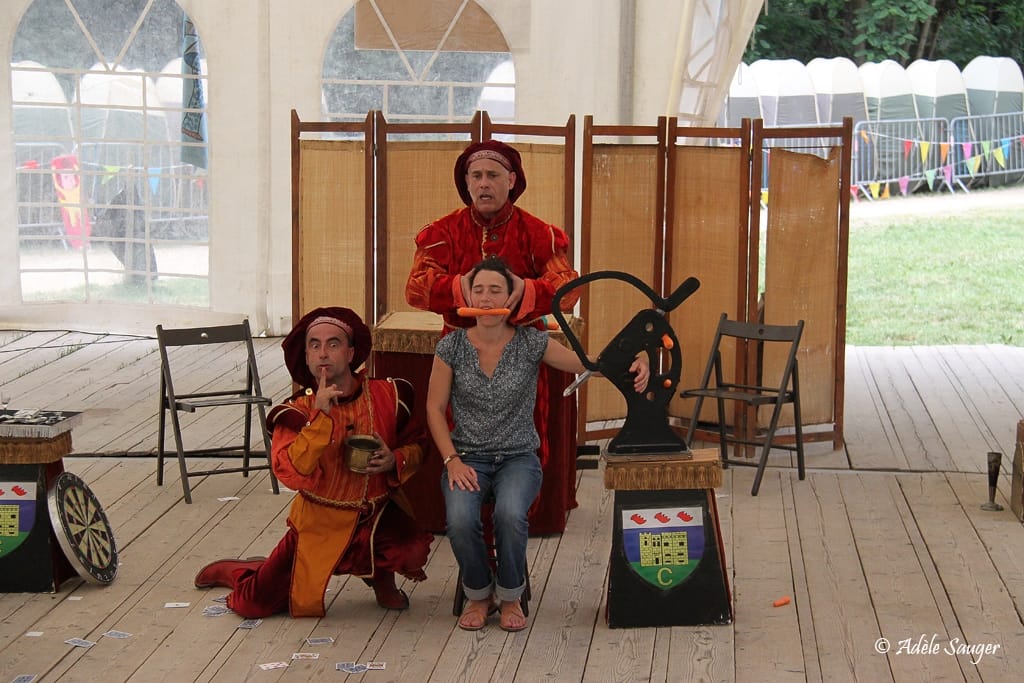 Quinzième festival "l'enfance de l'art" à Saint-Péray à la Cacharde organisé par la compagnie Zinzoline, le miracle de l'elixir crestois