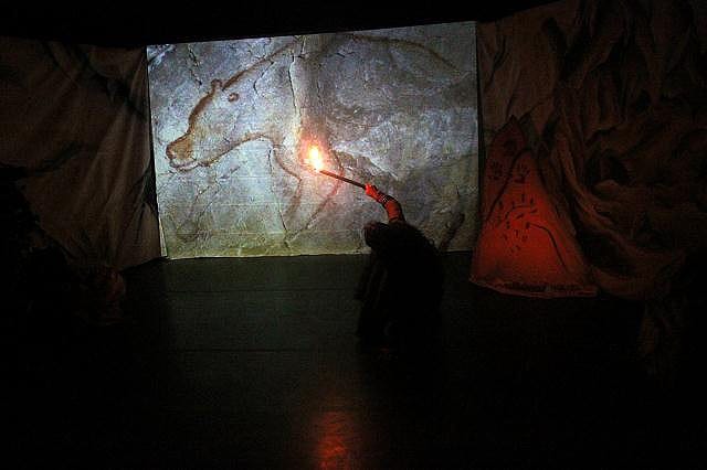 Spectacle autour de la grotte Chauvet proposé par la compagnie Zinzoline de Saint-Péray (07) - Ardèche