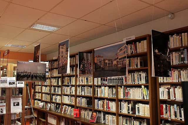 Exposition de la compagnie Zinzoline, photographies et costumes de Venise au lycée Barthélémy de Laffemas de Valence en février 2013