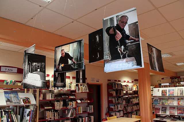 Exposition de la compagnie Zinzoline, photographies et costumes de Venise au lycée Barthélémy de Laffemas de Valence en février 2013