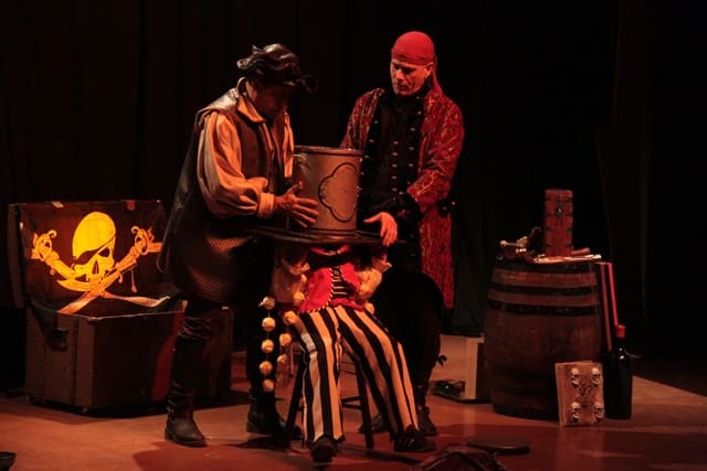 Les Frères de la côte, spectacle de la compagnie Zinzoline et d'Absolu théâtre, représentation du 13/02/2015 à la Cacharde