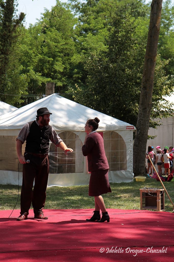 Quinzième festival "l'enfance de l'art" à Saint-Péray à la Cacharde organisé par la compagnie Zinzoline, spectacle les specimens