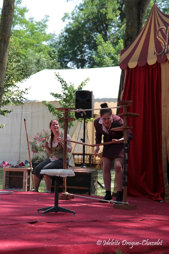 Quinzième festival "l'enfance de l'art" à Saint-Péray à la Cacharde organisé par la compagnie Zinzoline, spectacle les specimens