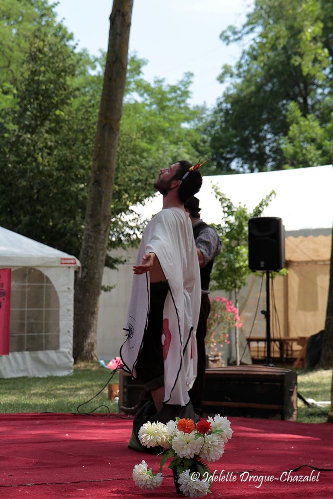 Quinzième festival "l'enfance de l'art" à Saint-Péray à la Cacharde organisé par la compagnie Zinzoline, spectacle les specimens